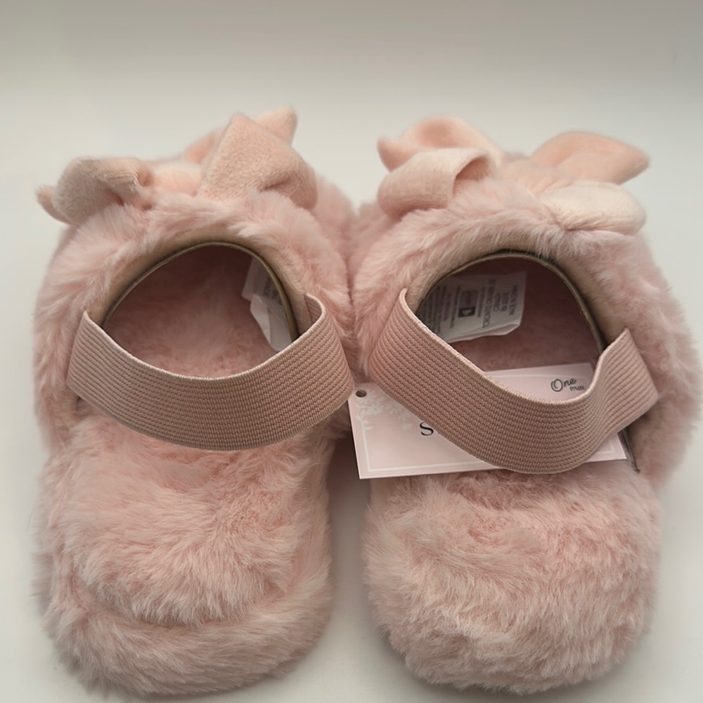 Set of Kids’ Light Pink Bow Slippers, Bow Socks, and Bow Trinket Dish - Picture 3 of 15